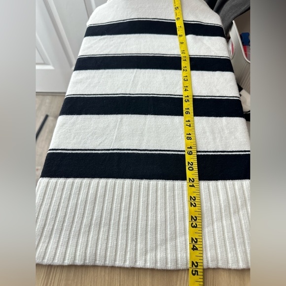 NWT Laundry By Shelli Segal Oversized Turtle Neck Stripe Print Sweater Sz M - Picture 8 of 11